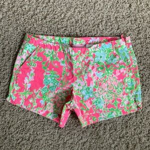 Lilly Pulitzer Loxley size 4 pink/green flat front chino shorts